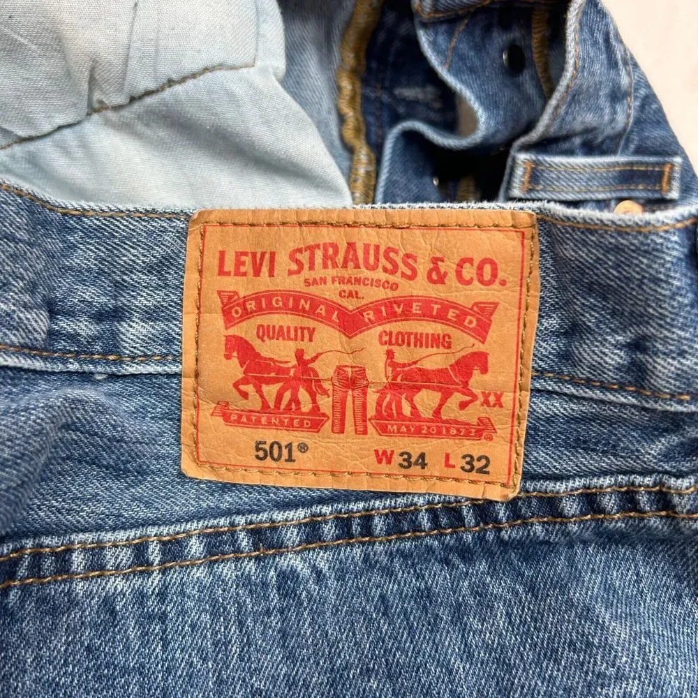 Levis 501‎ Jeans Mens 32x31 (Tag 34x32) Blue Light Wash Button Fly Straight Fit